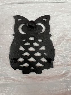 Vintage Cast Iron Owl Trivet, 4”x3”  Thumbnail