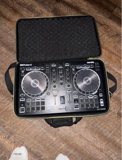 Roland DJ-202 DJ Controller with Case