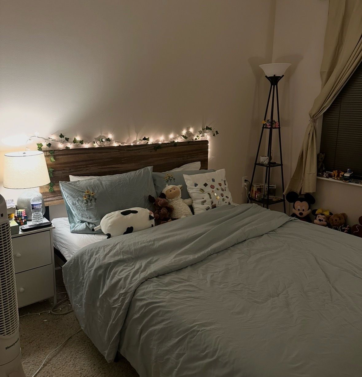 Queen Size Wood Bed Frame – Modern Rustic Style