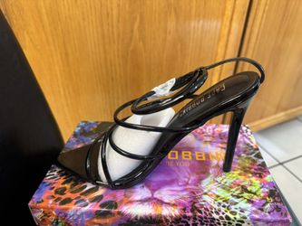 BRAND NEW BLACK HEELS 8.5