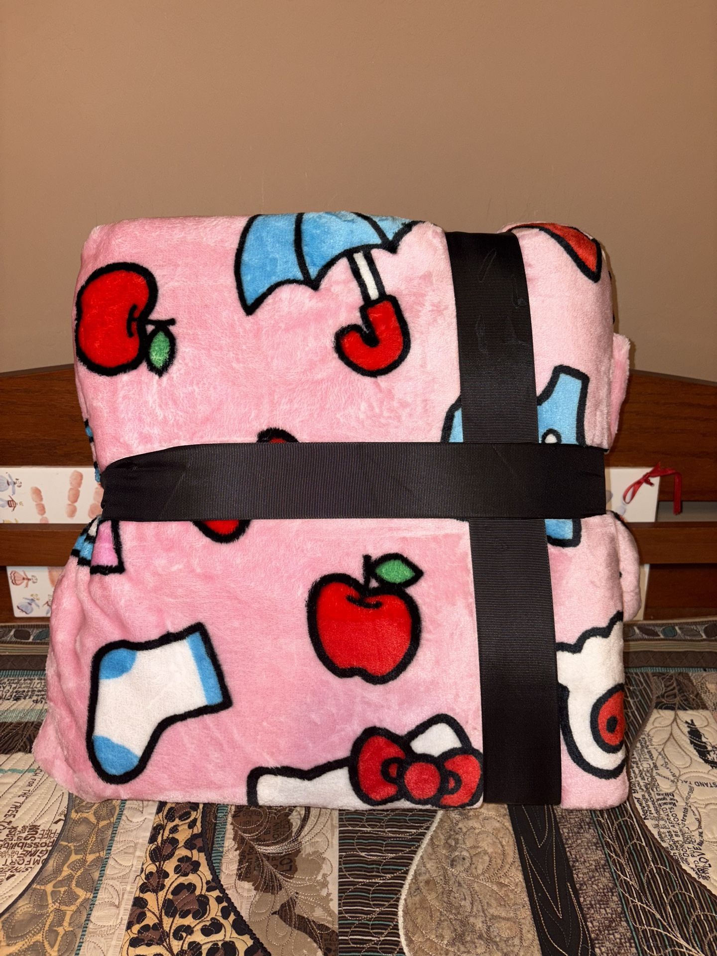 Hello Kitty Full/Queen Blanket, Umbrella