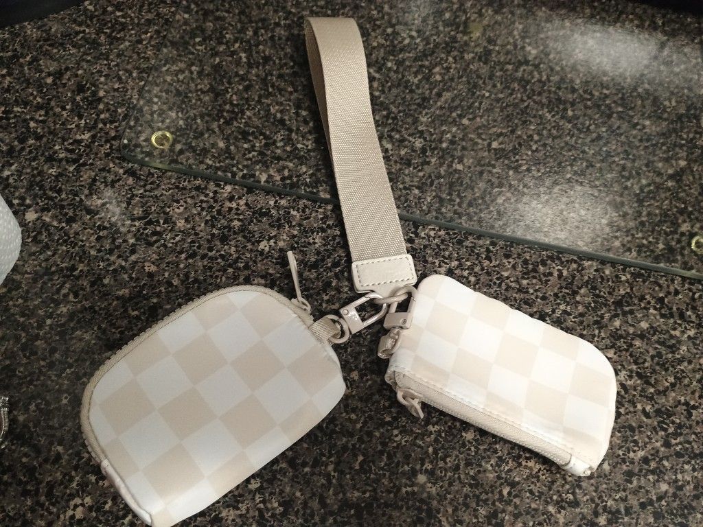 Wristlet