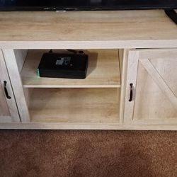 White Wood TV stand