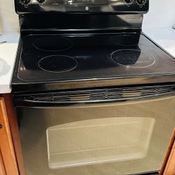 Black GE Electrical Stove 