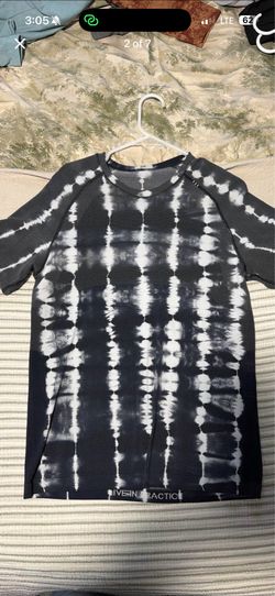 Men’s lululemon t shirt - size small