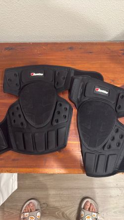 Pair of Protective Knee Pads – Skiing / Sports