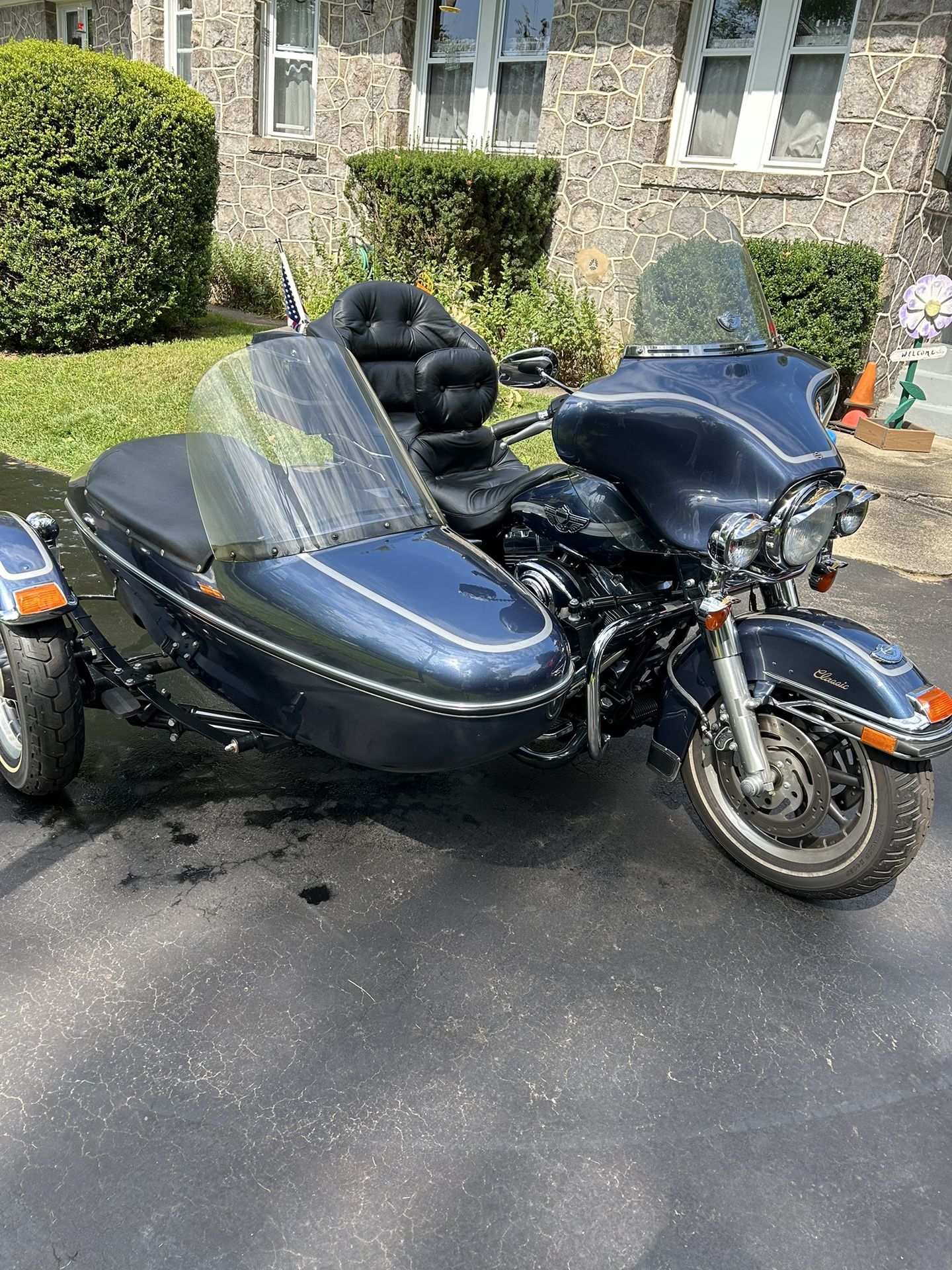 2003 Harley Davidson FLHTCI with sidecar