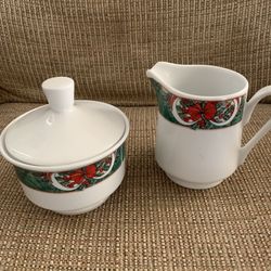 Holiday Cream And Sugar Set