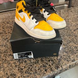 High Top Jordans Yellow/blk/wht 6.5 Y