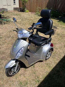 3-Wheeled Recreational Scooter!