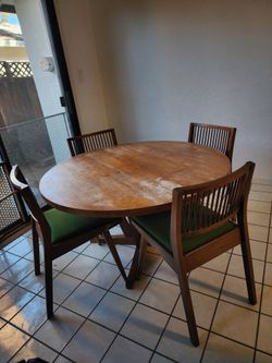 Dining table & chairs