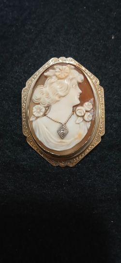Vintage/antique Jewelry Cameo Broach