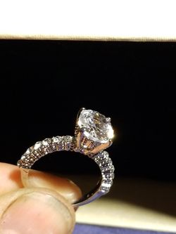 2.68 CTTW WOMEN'S OVAL CUT DIAMOND SIMULATED WHITE GOLD OVER SILVER ENGAGEMENT PROMISES RING SIZE 5.0