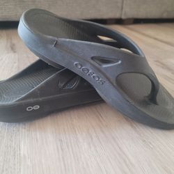 Oofos Recovery Sandal Size M 10