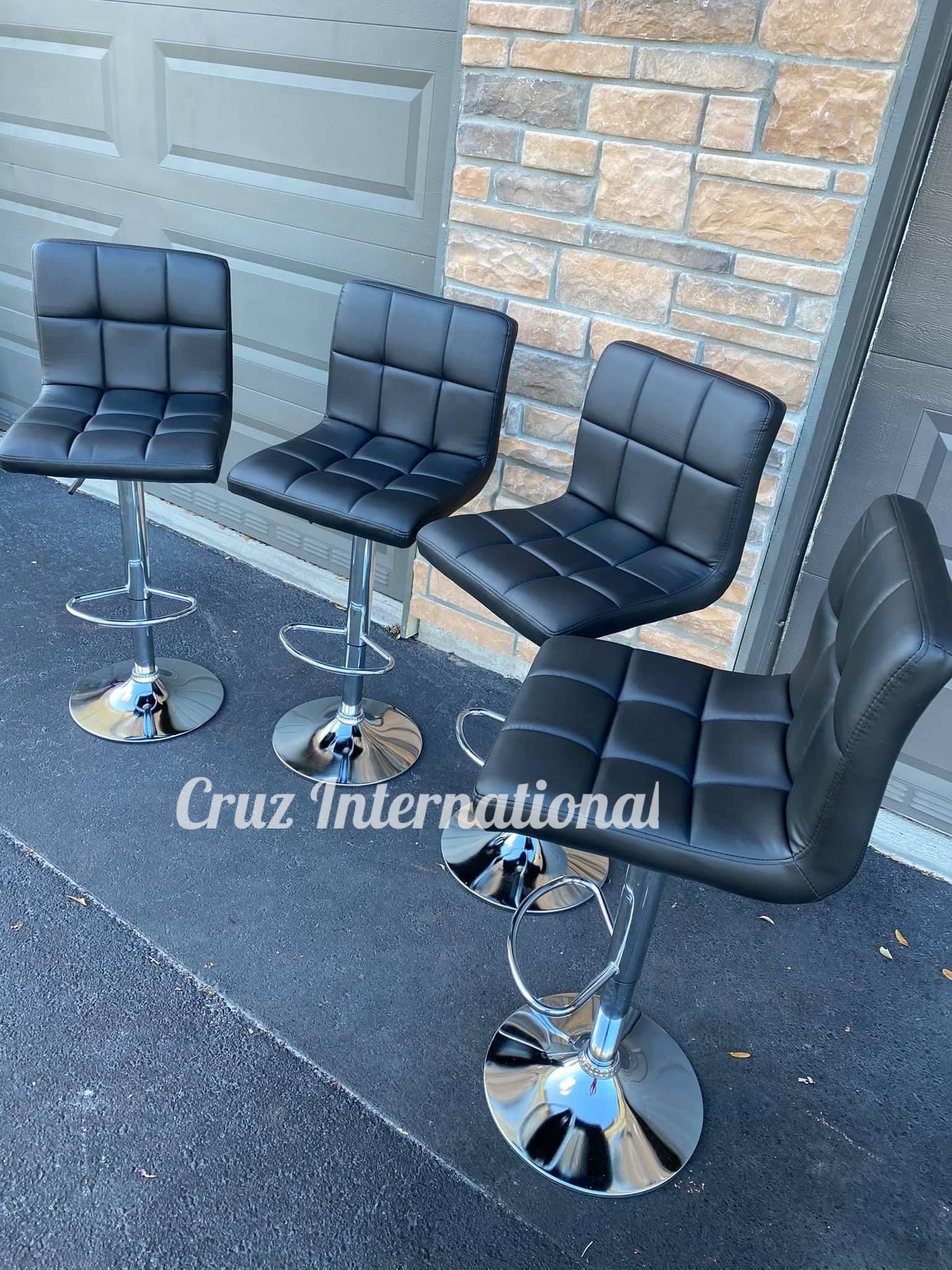 New 4 Black Bar Stools