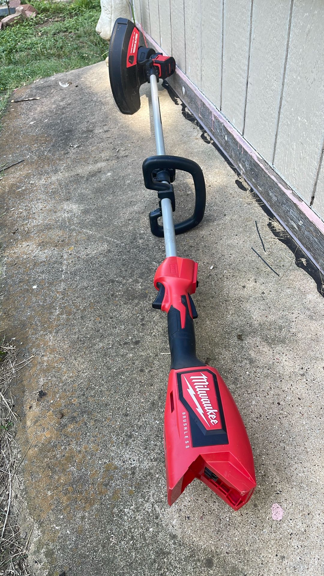 Milwaukee M18 Weedeater Brusslis 