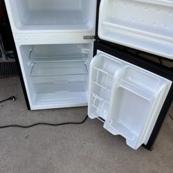 mini fridge 
