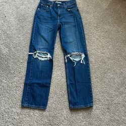 Dark Blue Levi’s Low Pro Straight 