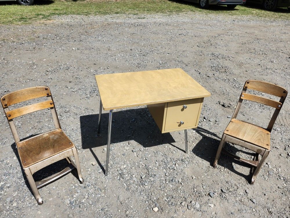 Vintage Children's Desk And Chairs By American Seating Company