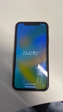 I phone 11 // 64 GB // Unlocked // screen is cracked
