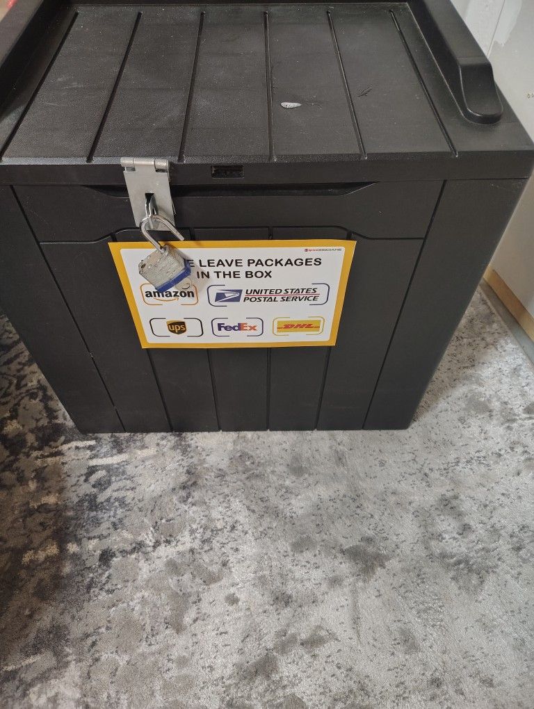 PACKAGE STORAGE LOCKER