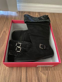 NEW!!! Women’s Boot Size 9