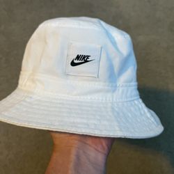Nike bucket hat 