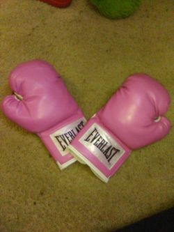 Everlast pink boxing gloves