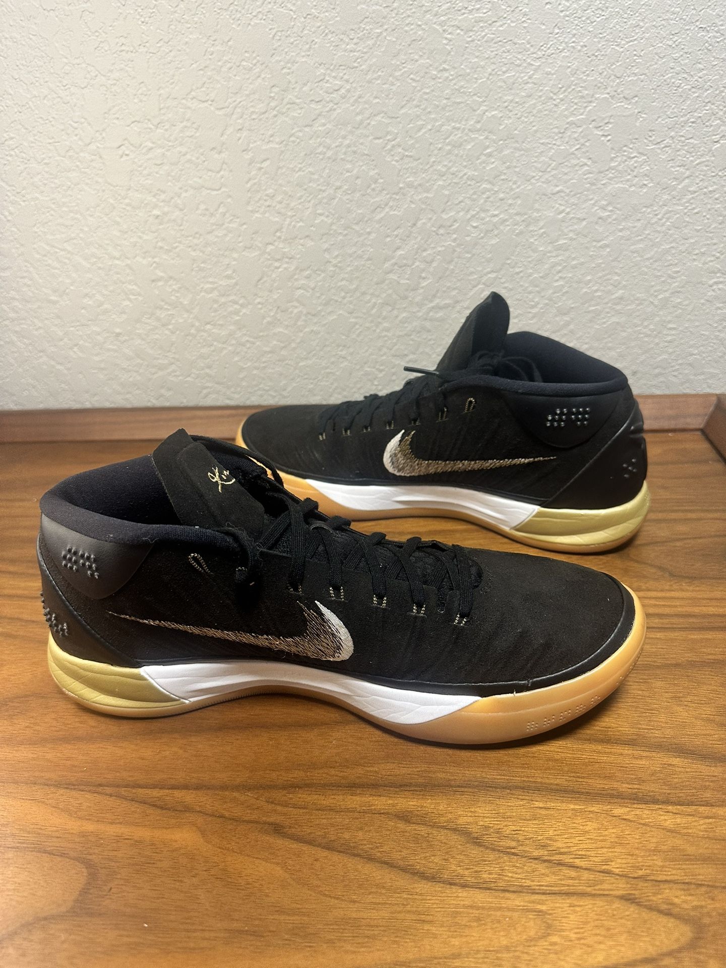 shoes kobe ad black and gold