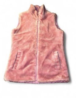 pink fur vest, super cute!