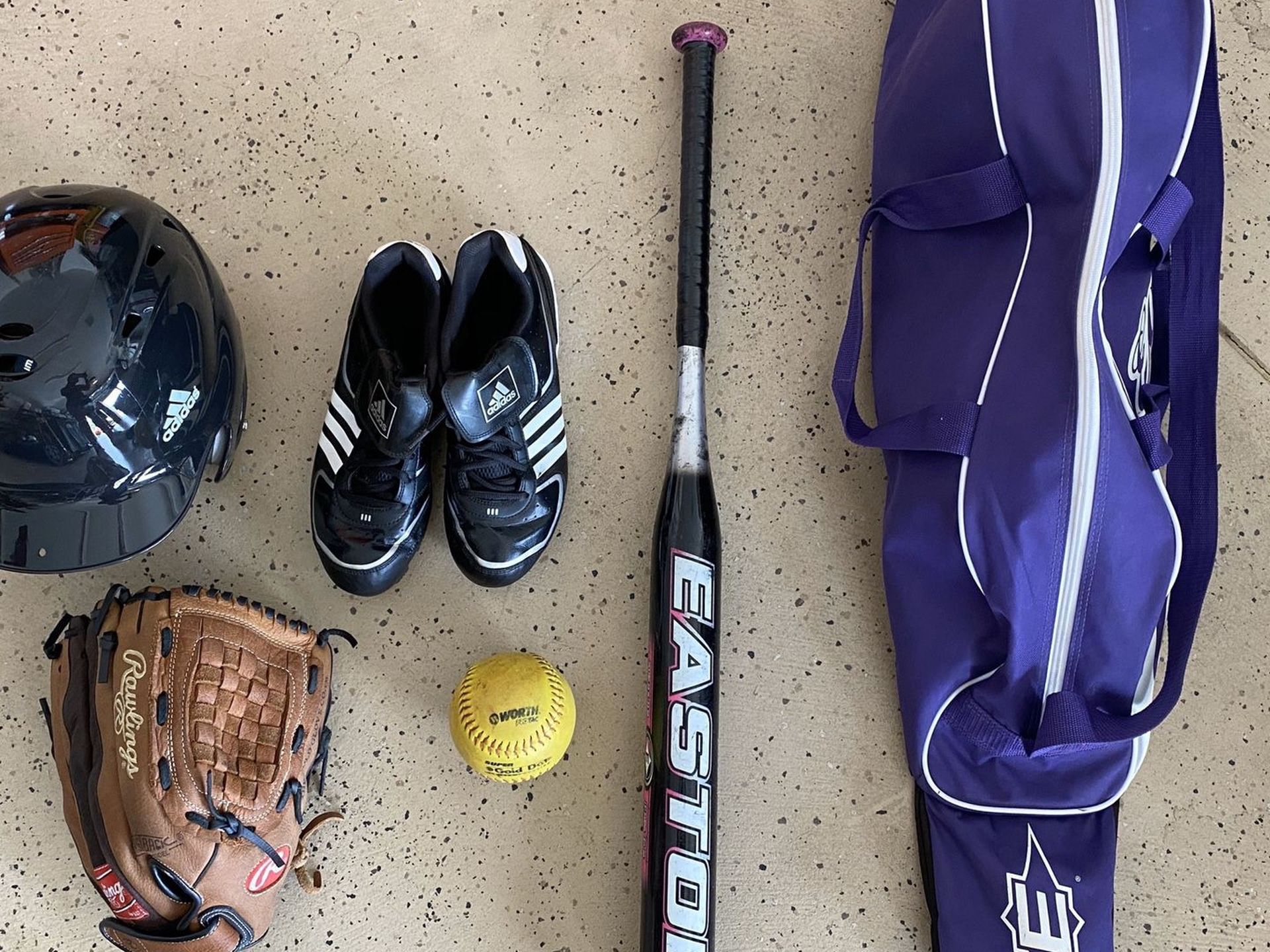 Women’s Softball Gear