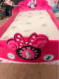 Toddler Minnie mouse bed and mattress