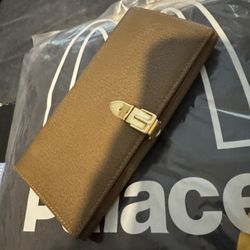 Bifold Gucci Wallet (Belt Buckle Clip)
