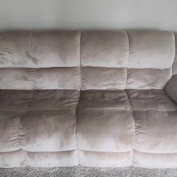 Beautiful Newer Reclining Couch 