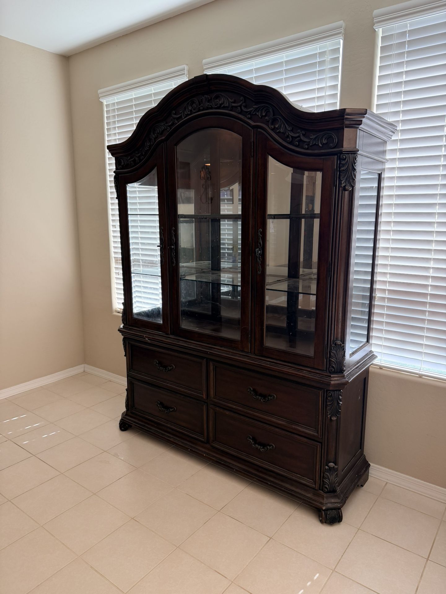 China Cabinet And Table/Chairs - Need To Pickup
