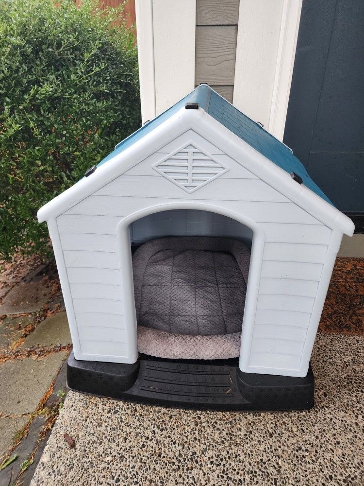 Dog House - Medium