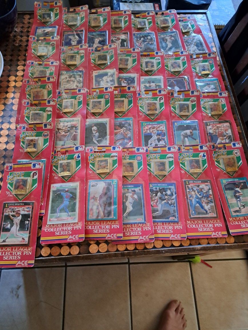 32 VINTAGE MVP BASEBALL CARDS AND PINS 