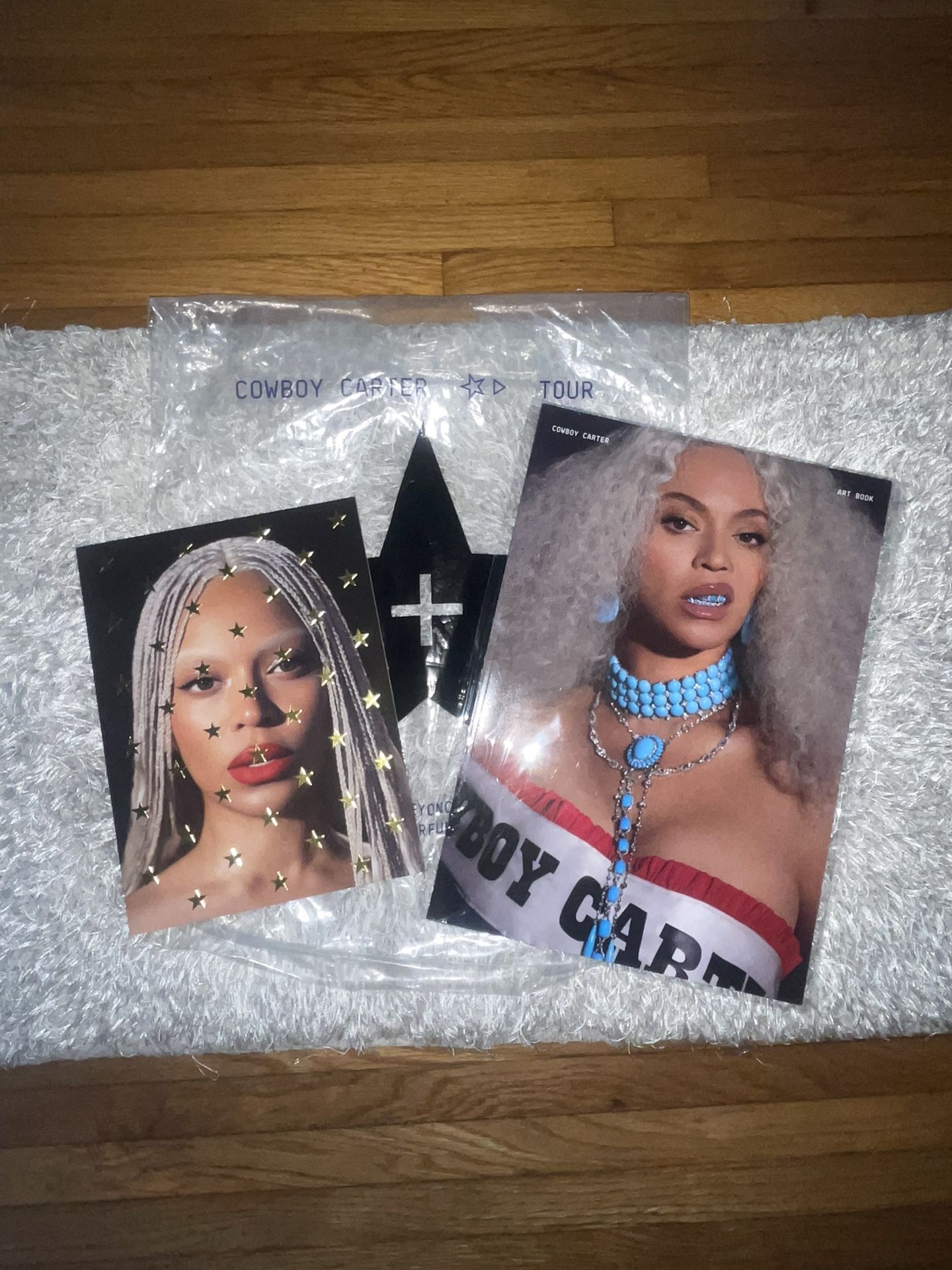 BUNDLE COWBOY CARTER TOUR BOOK & ART BOOK