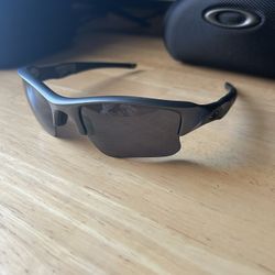 Black Grey Flak Jacket Oakley Shades 
