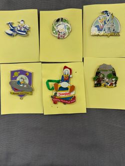 Disney Donald Duck Pin Lot 6 WDW Disneyland Happy Holidays 2006 Flying Saucers Tower Hotel