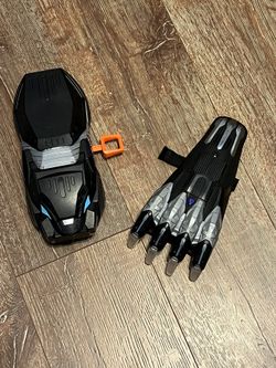 Marvel Black Panther Nerf Vibranium Strike Gauntlet And claw