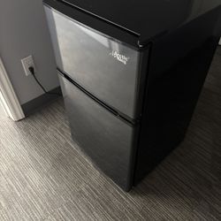 😁 Fantastic Mini Fridge 3.2 cu ft 
