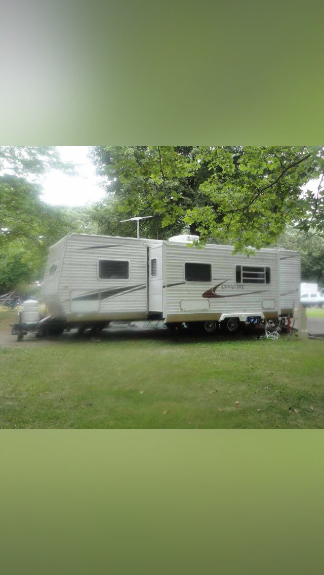 2005 34’ Conquest Camper