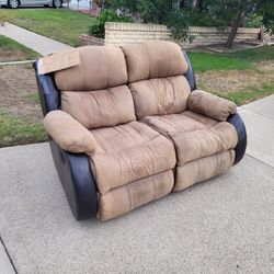 Curb alert - Free Loveseat Recliner