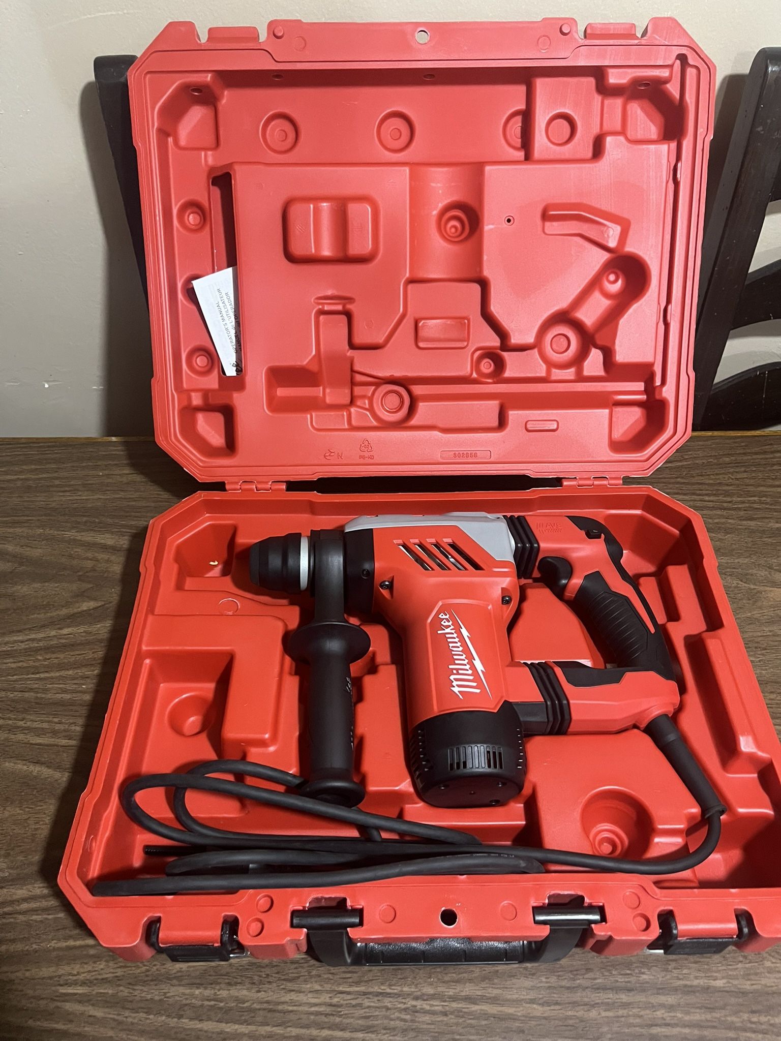 Milwaukee 1-1/8” SDS Plus Rotary Hammer Kit