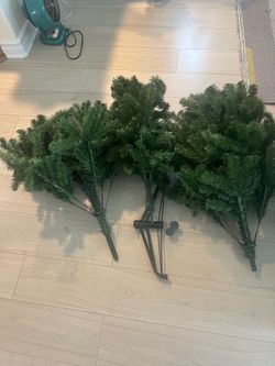 6.5 foot green Christmas tree
