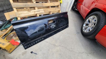 CHEVY SILVERADO TAILGATE SHELL