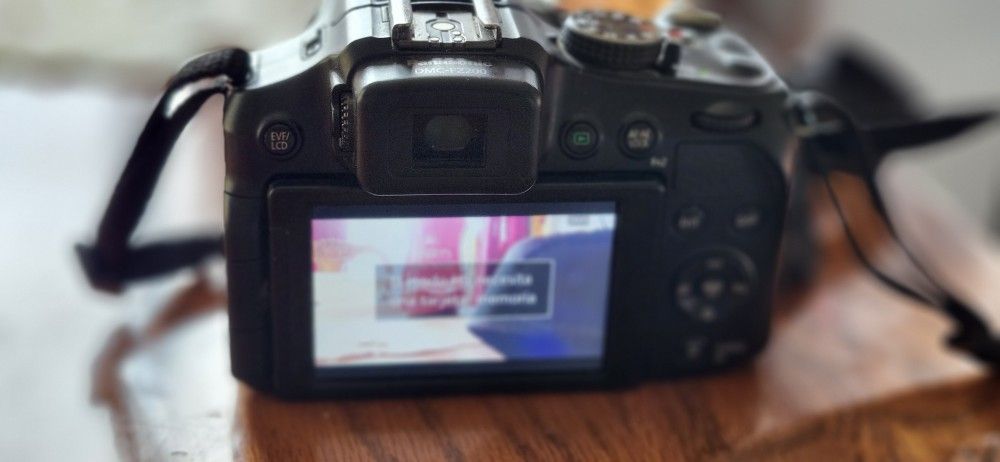Lumix Great Camara F-28 25-600 140dls