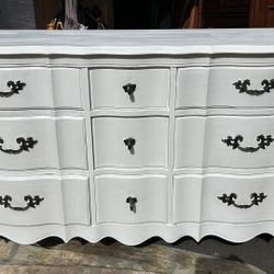 vintage French provincial dresser white 9 drawers solid wood L58”*D20”*H35”(address in description)  👇delivery 🚚 available within 15 miles with extr