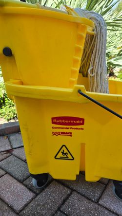 RUBBER MADE COMMERCIAL MOP AND BUCKET.